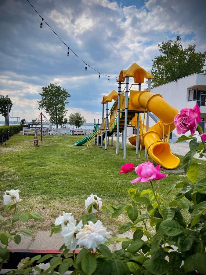 Voila Mamaia Hotel Ngoại thất bức ảnh
