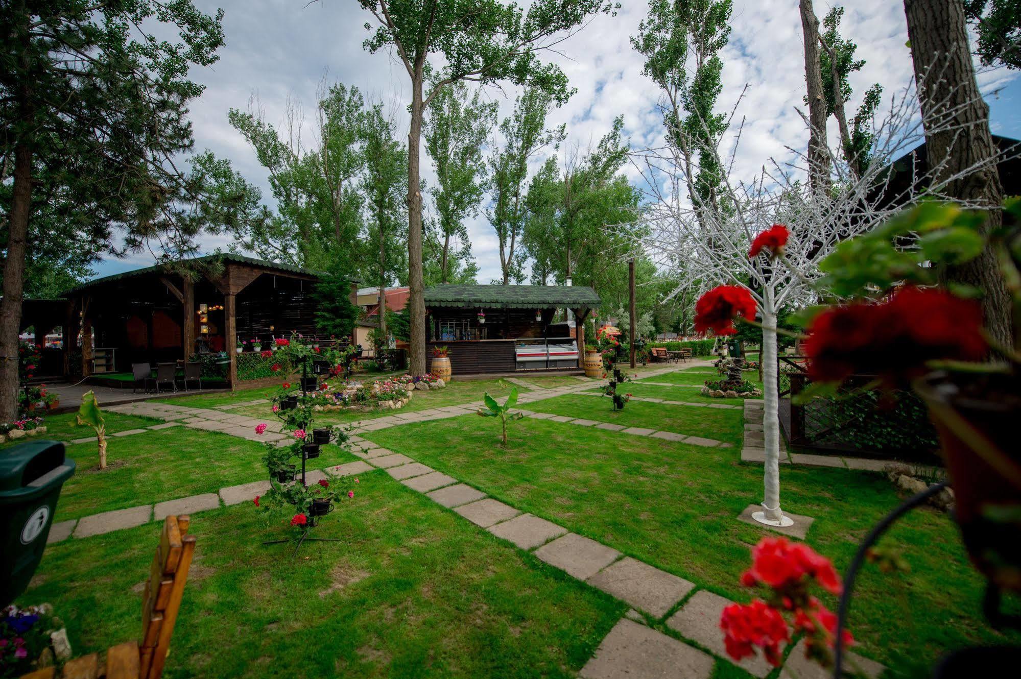 Voila Mamaia Hotel Ngoại thất bức ảnh